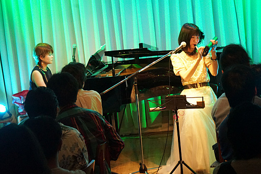 画像ギャラリー No.005のサムネイル画像 / 小寺可南子さん&谷岡久美さんによるアコースティックイベントをレポート。あのRPGのテーマソングなどが“ちょっと大人”に演じられた