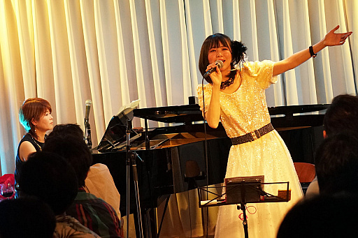 画像ギャラリー No.007のサムネイル画像 / 小寺可南子さん&谷岡久美さんによるアコースティックイベントをレポート。あのRPGのテーマソングなどが“ちょっと大人”に演じられた
