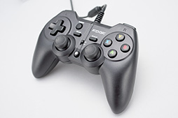 画像集 No.018のサムネイル画像 / HORIのPC用ゲームパッド「EDGE 301」は，「Xbox 360 Controller」を置き換える新標準になれるか