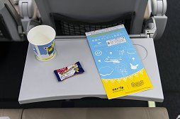 ���������꡼ No.011�Υ���ͥ������ / �ݥ���󤬡֤���Ȥ֥ԥ����奦�ץ��������ȡפ�Ÿ�����������ޡ����䲭��δѸ����ߤȤ�Ϣ�Ȥ����ʥ��󥹤��줿ȯɽ������ͤ��ݡ���