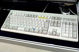 画像ギャラリー No.002のサムネイル画像 / アナログ入力に対応するREALFORCEキーボードの試作機を,4Gamerライター陣がよってたかってテストしてみた