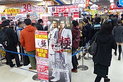 画像ギャラリー No.002のサムネイル画像 / 「龍が如く 極」の全国体験会がスタート。名越総合監督&横山プロデューサーのサイン会の模様や,体験版の内容をお届け