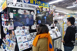 画像ギャラリー No.005のサムネイル画像 / 「龍が如く 極」の全国体験会がスタート。名越総合監督&横山プロデューサーのサイン会の模様や,体験版の内容をお届け