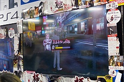 画像ギャラリー No.010のサムネイル画像 / 「龍が如く 極」の全国体験会がスタート。名越総合監督&横山プロデューサーのサイン会の模様や,体験版の内容をお届け