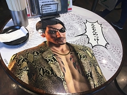 画像ギャラリー No.004のサムネイル画像 / 「龍が如く6 命の詩。」ゲーム内に登場する飲食店が,歌舞伎町の新宿東宝ビル1階でラッピング店舗を展開