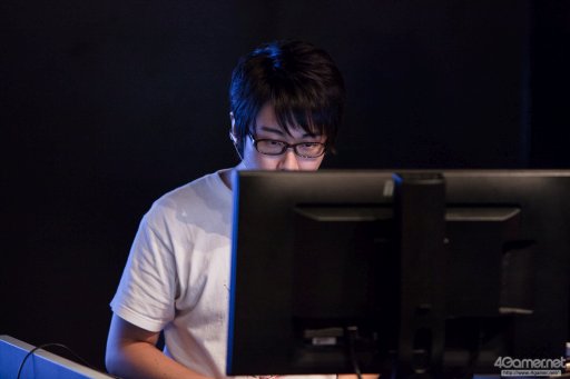 画像ギャラリー No.008のサムネイル画像 / sako選手のダイナソーが,Justin選手の庵が大暴れ。4人の有名プレイヤーによって争われた「KOF XIV DREAM MATCH」フォトレポート。優勝はGO1選手の手に