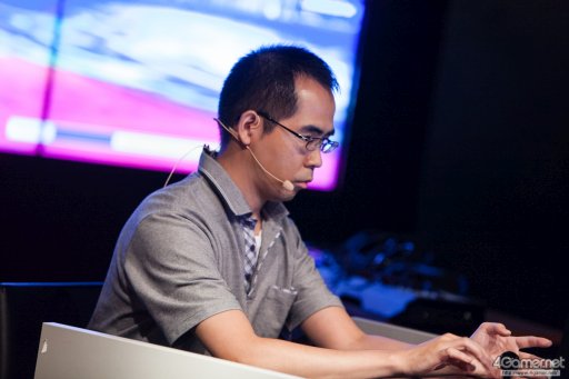 画像ギャラリー No.012のサムネイル画像 / sako選手のダイナソーが,Justin選手の庵が大暴れ。4人の有名プレイヤーによって争われた「KOF XIV DREAM MATCH」フォトレポート。優勝はGO1選手の手に