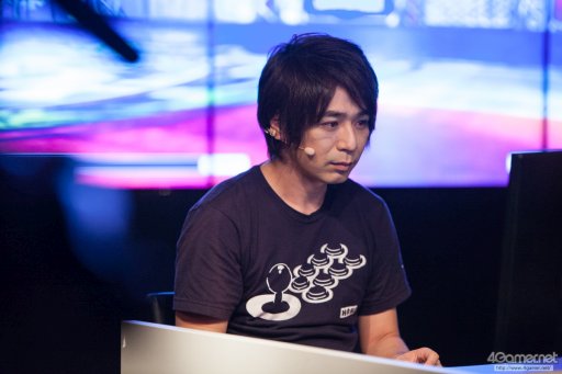 画像ギャラリー No.014のサムネイル画像 / sako選手のダイナソーが,Justin選手の庵が大暴れ。4人の有名プレイヤーによって争われた「KOF XIV DREAM MATCH」フォトレポート。優勝はGO1選手の手に