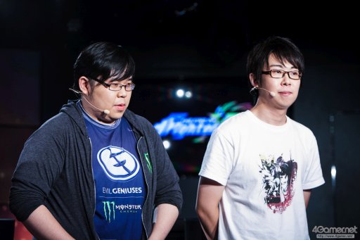 画像ギャラリー No.028のサムネイル画像 / sako選手のダイナソーが,Justin選手の庵が大暴れ。4人の有名プレイヤーによって争われた「KOF XIV DREAM MATCH」フォトレポート。優勝はGO1選手の手に