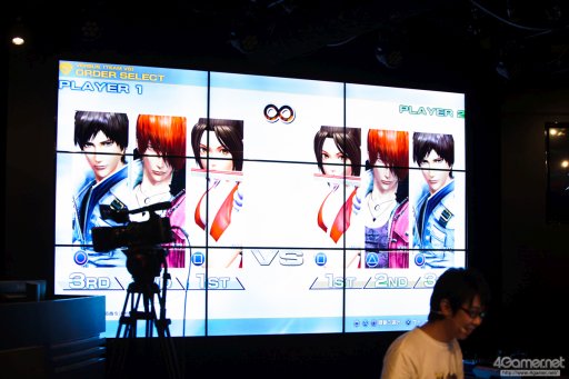 画像ギャラリー No.029のサムネイル画像 / sako選手のダイナソーが,Justin選手の庵が大暴れ。4人の有名プレイヤーによって争われた「KOF XIV DREAM MATCH」フォトレポート。優勝はGO1選手の手に