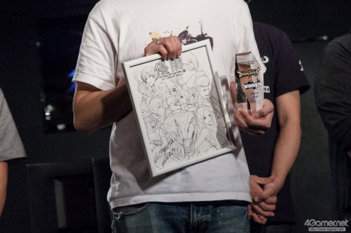 画像ギャラリー No.034のサムネイル画像 / sako選手のダイナソーが,Justin選手の庵が大暴れ。4人の有名プレイヤーによって争われた「KOF XIV DREAM MATCH」フォトレポート。優勝はGO1選手の手に