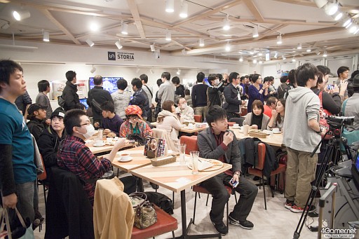 画像ギャラリー No.005のサムネイル画像 / ガチ勢からコスプレイヤーまで,幅広いKOFファンが集まった「THE KING OF FESTIVAL 2016」フォトレポート。トーナメント優勝はM´選手