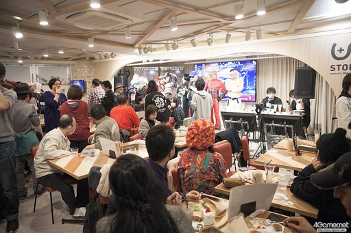 画像ギャラリー No.006のサムネイル画像 / ガチ勢からコスプレイヤーまで,幅広いKOFファンが集まった「THE KING OF FESTIVAL 2016」フォトレポート。トーナメント優勝はM´選手