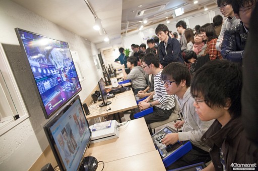 画像ギャラリー No.008のサムネイル画像 / ガチ勢からコスプレイヤーまで,幅広いKOFファンが集まった「THE KING OF FESTIVAL 2016」フォトレポート。トーナメント優勝はM´選手