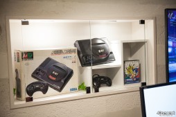 画像ギャラリー No.013のサムネイル画像 / ガチ勢からコスプレイヤーまで,幅広いKOFファンが集まった「THE KING OF FESTIVAL 2016」フォトレポート。トーナメント優勝はM´選手