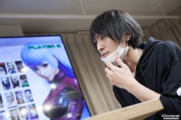 画像ギャラリー No.017のサムネイル画像 / ガチ勢からコスプレイヤーまで,幅広いKOFファンが集まった「THE KING OF FESTIVAL 2016」フォトレポート。トーナメント優勝はM´選手