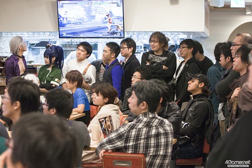 画像ギャラリー No.028のサムネイル画像 / ガチ勢からコスプレイヤーまで,幅広いKOFファンが集まった「THE KING OF FESTIVAL 2016」フォトレポート。トーナメント優勝はM´選手