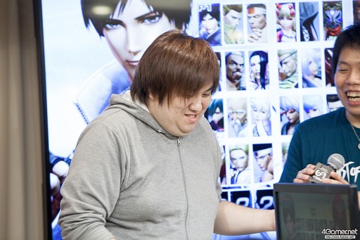 画像ギャラリー No.031のサムネイル画像 / ガチ勢からコスプレイヤーまで,幅広いKOFファンが集まった「THE KING OF FESTIVAL 2016」フォトレポート。トーナメント優勝はM´選手