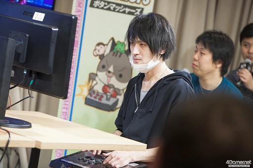 画像ギャラリー No.033のサムネイル画像 / ガチ勢からコスプレイヤーまで,幅広いKOFファンが集まった「THE KING OF FESTIVAL 2016」フォトレポート。トーナメント優勝はM´選手