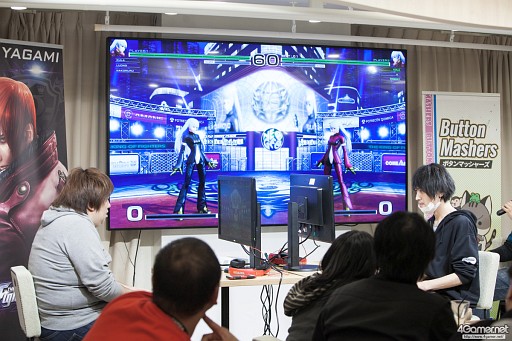 画像ギャラリー No.034のサムネイル画像 / ガチ勢からコスプレイヤーまで,幅広いKOFファンが集まった「THE KING OF FESTIVAL 2016」フォトレポート。トーナメント優勝はM´選手