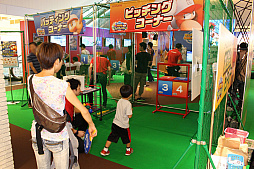 画像ギャラリー No.010のサムネイル画像 / KONAMI「パワプロフェスティバル2016」の東京大会が開幕。プロ野球OBによるエキシビションマッチも行われた初日の模様をレポート