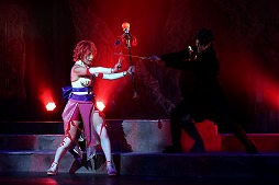 画像ギャラリー No.009のサムネイル画像 / ナマで鑑賞する殺陣の迫力に圧倒。「誰ガ為のアルケミスト」の「舞台版『聖石の追憶』〜闇ヲ見つめる者〜」公演レポート