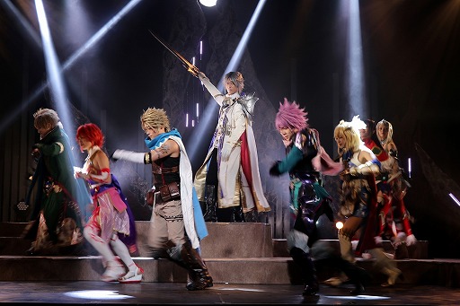 画像ギャラリー No.022のサムネイル画像 / ナマで鑑賞する殺陣の迫力に圧倒。「誰ガ為のアルケミスト」の「舞台版『聖石の追憶』〜闇ヲ見つめる者〜」公演レポート