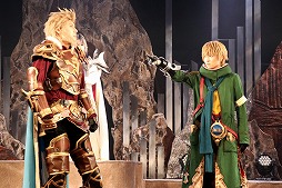 画像ギャラリー No.031のサムネイル画像 / ナマで鑑賞する殺陣の迫力に圧倒。「誰ガ為のアルケミスト」の「舞台版『聖石の追憶』〜闇ヲ見つめる者〜」公演レポート