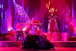 画像ギャラリー No.032のサムネイル画像 / ナマで鑑賞する殺陣の迫力に圧倒。「誰ガ為のアルケミスト」の「舞台版『聖石の追憶』〜闇ヲ見つめる者〜」公演レポート