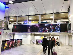 画像ギャラリー No.011のサムネイル画像 / 「誰ガ為のアルケミスト」,札幌,仙台,名古屋の駅構内に4周年記念ポスターを展示中