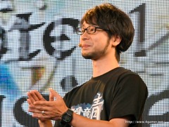 画像ギャラリー No.005のサムネイル画像 / グリーのスマホ向け新作RPG「追憶の青」発表会に,中島美嘉さんがゾンビになって登場。開発陣によるトークも行われたイベントをレポート