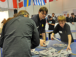 ���������꡼ No.005�Υ���ͥ������ / ��11��֥��륫����̡��������긢���SPIEL���ǳ��š����󲦼Ԥ�ͥ���ʤ뤫�����뤤�ϥ��������ͥ���Ԥ��Ф뤫�������ơ����ܿͥץ쥤�䡼�����Ӥϡ�