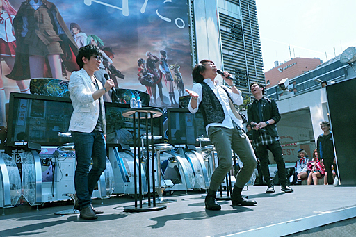 画像ギャラリー No.005のサムネイル画像 / 「ガンスリンガー ストラトス3」の稼働記念イベントが新宿ステーションスクエアで開催。歴代シリーズ出演声優3人が,トークやミニゲームを展開