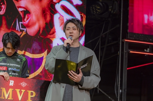 画像ギャラリー No.032のサムネイル画像 / AXIZが「Shadowverse」プロツアー年間王者の座に輝く。「RAGE SHADOWVERSE PRO TOUR CHAMPIONSHIP 23-24」レポート