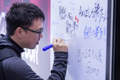 画像ギャラリー No.039のサムネイル画像 / AXIZが「Shadowverse」プロツアー年間王者の座に輝く。「RAGE SHADOWVERSE PRO TOUR CHAMPIONSHIP 23-24」レポート