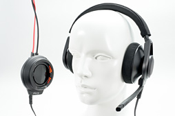 画像ギャラリー No.002のサムネイル画像 / HW短評:Plantronics「RIG Surround」(1)ヘッドセットの巨人によるゲーマー向けモデルの外観をチェック