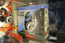 ꡼ No.001 | gamescomϡPlayStation VR׸饤󥹼ѤߤPlantronicsإåɥåȡRIG 4VRפ򸫤Ƥ