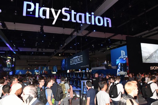 ꡼ No.002Υͥ / E3 2017PS VRǥץ쥤֥ġꥹSPORTפϿ줤ˤ¤μ֤Τ褦˱žǤ롣T-GTפǤͷǤθݡ