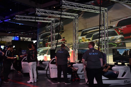 ꡼ No.004Υͥ / E3 2017PS VRǥץ쥤֥ġꥹSPORTפϿ줤ˤ¤μ֤Τ褦˱žǤ롣T-GTפǤͷǤθݡ