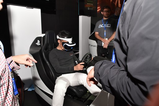 画像集#006のサムネイル/［E3 2017］PS VRでプレイする「グランツーリスモSPORT」は酔いにくく，現実の車のように運転できる。「T-GT」で操作できた試遊台での体験をレポート