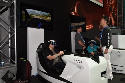 画像集#008のサムネイル/［E3 2017］PS VRでプレイする「グランツーリスモSPORT」は酔いにくく，現実の車のように運転できる。「T-GT」で操作できた試遊台での体験をレポート