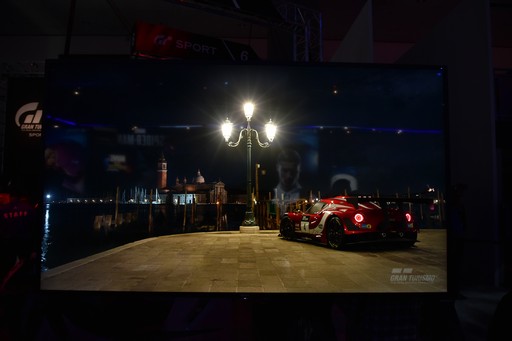 ꡼ No.011Υͥ / E3 2017PS VRǥץ쥤֥ġꥹSPORTפϿ줤ˤ¤μ֤Τ褦˱žǤ롣T-GTפǤͷǤθݡ