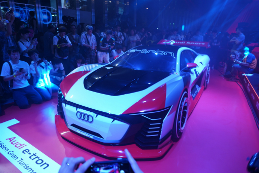 ���������꡼ No.003�Υ���ͥ������ / �֥����ġ��ꥹ��SPORT�פ�̾�֤������������о줷����Audi e-tron Vision Gran Turisumo��Ÿ�����٥�Ȥ��ݡ���