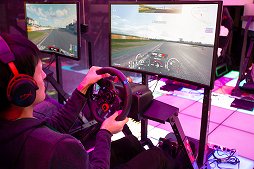 画像ギャラリー No.002のサムネイル画像 / 「GT-R・FAIRLADY Z 50thAnniversary inそごう横浜店」に,「ROOTS」ドライブシミュレーションセットが出展