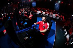 画像ギャラリー No.003のサムネイル画像 / 「FIA グランツーリスモ チャンピオンシップ2020」のワールドツアー第1戦を2月15日,16日にライブ配信