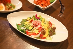 画像ギャラリー No.017のサムネイル画像 / 「セブンナイツ」AKIHABARA バックステージpassとのコラボカフェをレポート。OP主題歌のカバーライブまで楽しめる! ひと味違った内容はファン必見