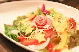 画像ギャラリー No.018のサムネイル画像 / 「セブンナイツ」AKIHABARA バックステージpassとのコラボカフェをレポート。OP主題歌のカバーライブまで楽しめる! ひと味違った内容はファン必見