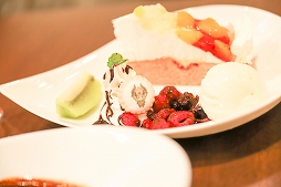 画像ギャラリー No.020のサムネイル画像 / 「セブンナイツ」AKIHABARA バックステージpassとのコラボカフェをレポート。OP主題歌のカバーライブまで楽しめる! ひと味違った内容はファン必見