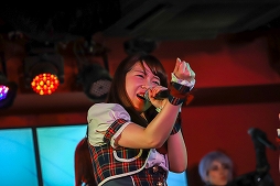 画像ギャラリー No.042のサムネイル画像 / 「セブンナイツ」AKIHABARA バックステージpassとのコラボカフェをレポート。OP主題歌のカバーライブまで楽しめる! ひと味違った内容はファン必見