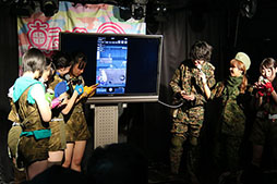 画像ギャラリー No.005のサムネイル画像 / 美少女特殊部隊が戦う新作アプリ「ソウル・オブ・セブンス」,「転校少女歌撃団」とのタイアップ決定が発表されたライブの模様をレポート